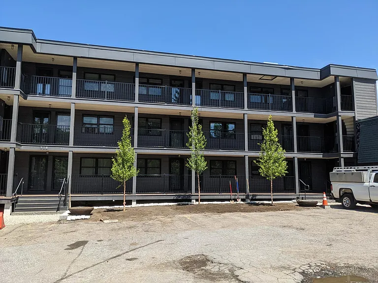 328 College St #2 — Photo 6