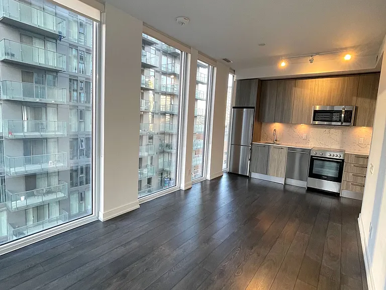 28 Wellesley St E #1207 — Photo 3