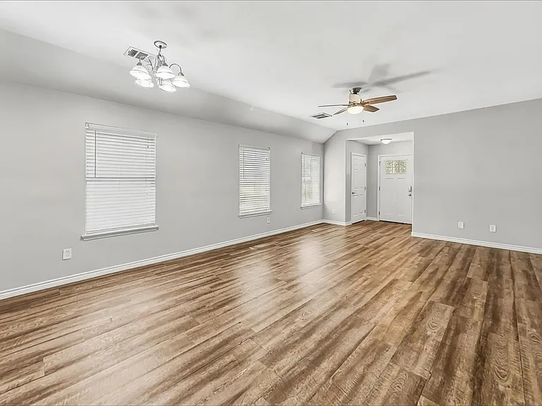 13211 Ambrosa Dr — Photo 4