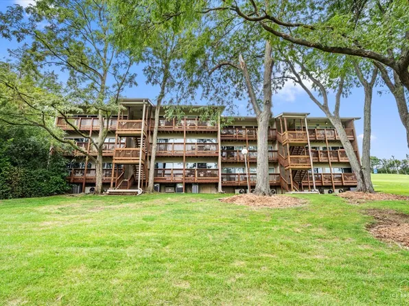 5803 Oakwood Dr #2D, Lisle, IL 60532