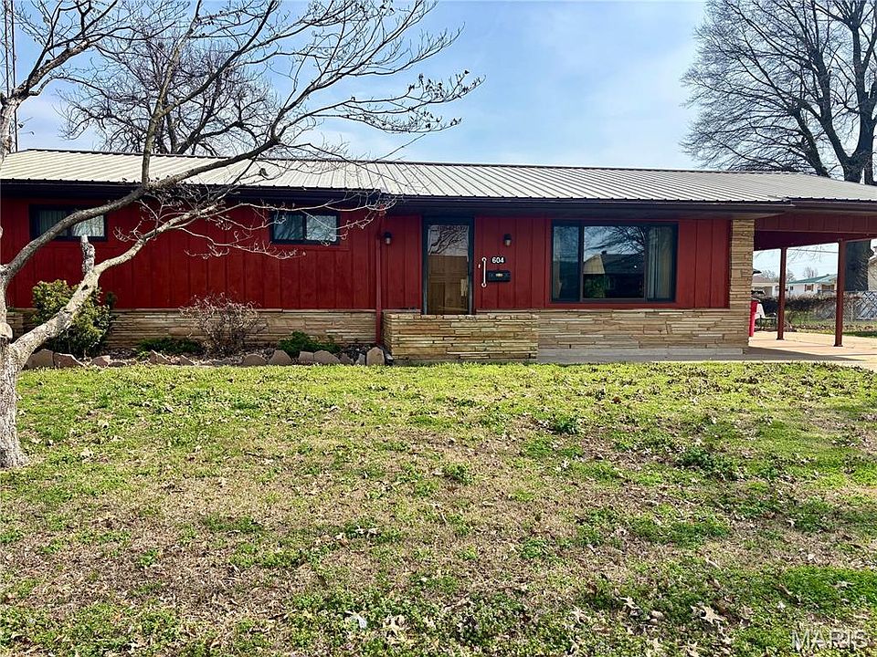 2nd image of 604 Maple St