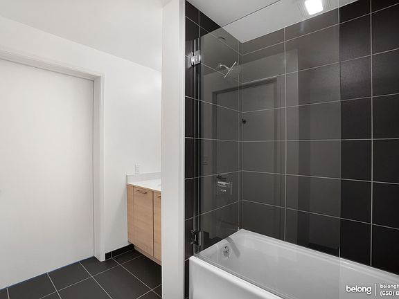 4th image of 1075 Market St Unit 404