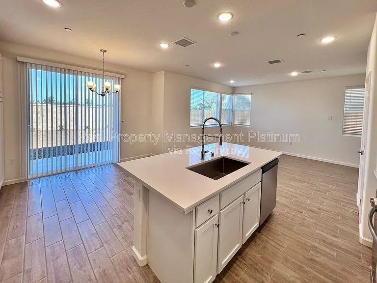 2059 N Wagon Ln — Photo 9