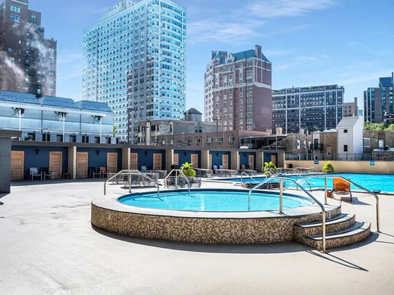 655 W Irving Park Rd #1907 — Photo 10