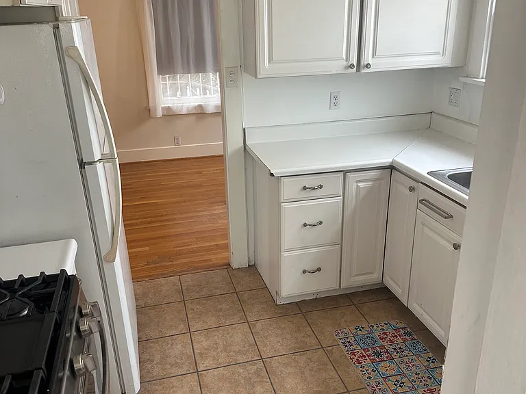4164 Prospect Ave — Photo 4