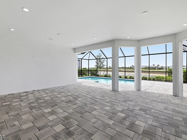 26801 Victoria Pl — Photo 25