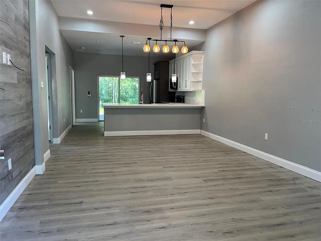 3 bed, 2.0 bath, 1198 sqft, $1,800 — Photo 3