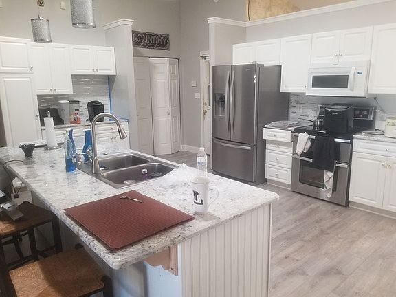 5th image of 9 Cherry Cove Ln