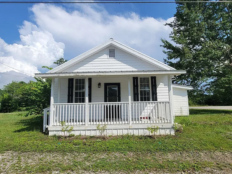 9156 Crossville Hwy — Photo 1