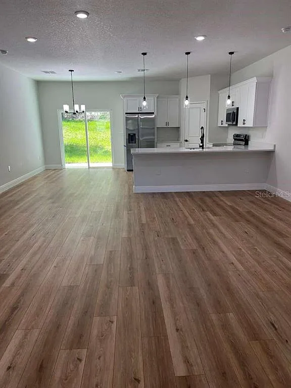 4 bed, 2.0 bath, 1833 sqft, $1,950 — Photo 4