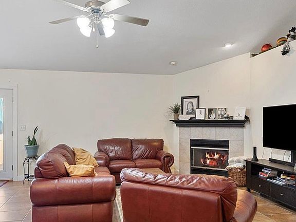 3rd image of 1909 Plover Rd