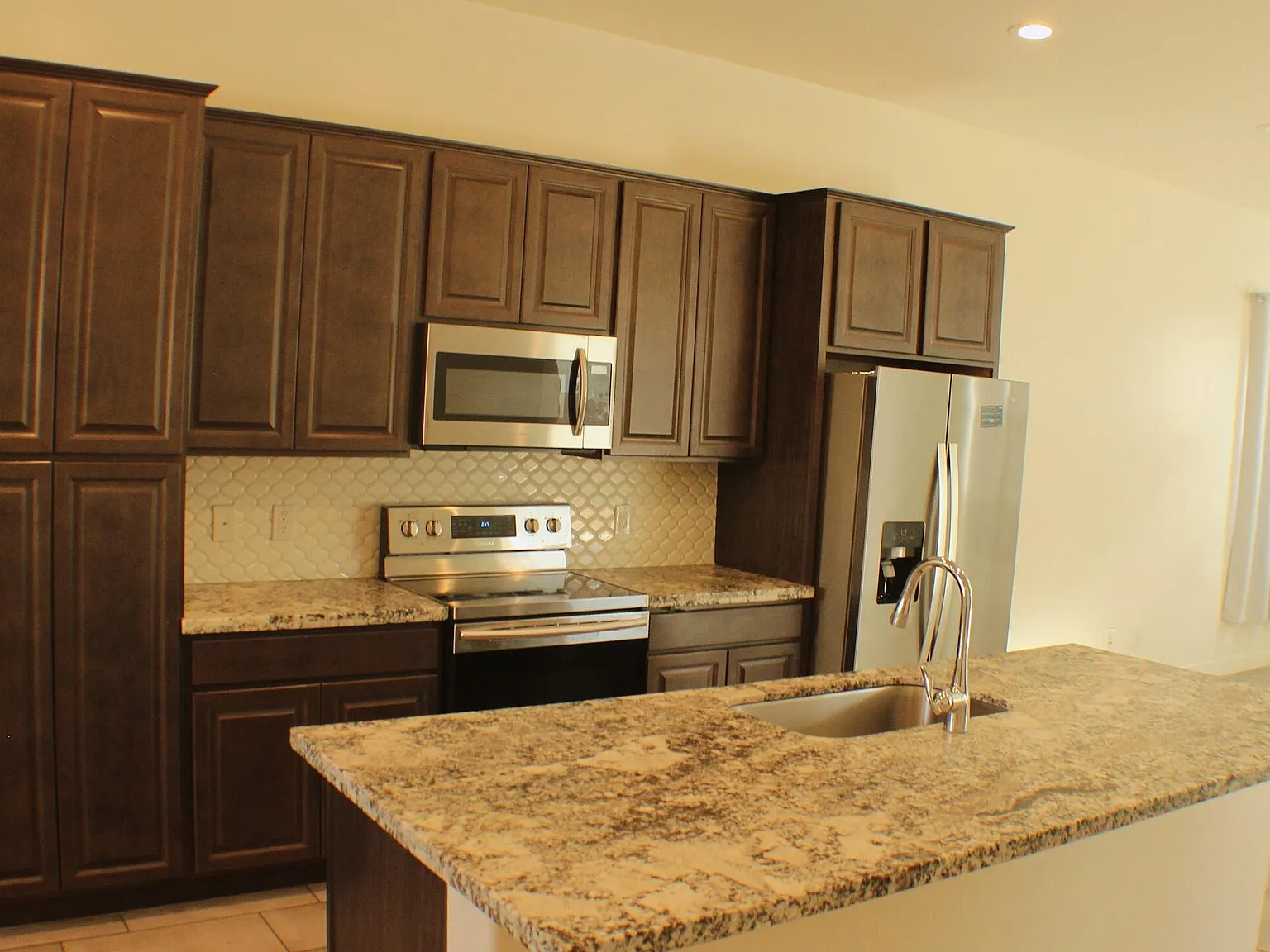 3 bed, 2.5 bath, 1789 sqft, $2,000 — Photo 3
