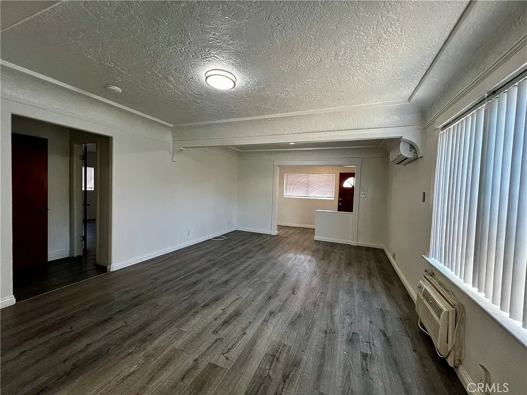 3 bed, 1000 sqft, $3,400 — Photo 3