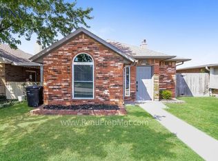 2113 S Robinson Ave, Moore, OK 73170