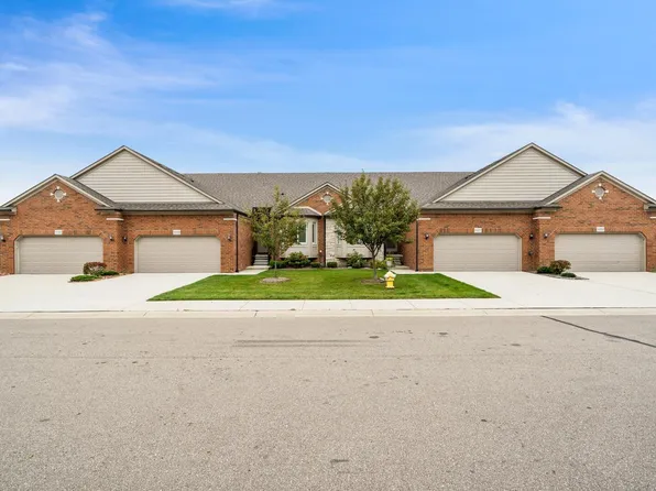 51169 Dunston Dr, New Baltimore, MI 48051