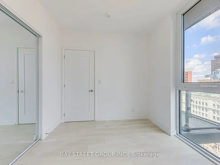 75 James St S #1504 — Photo 22