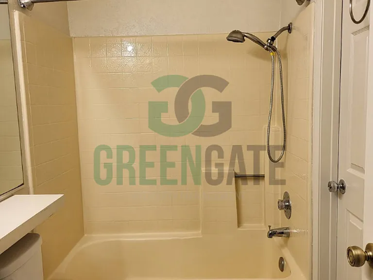 2428 Woodvale Dr — Photo 24