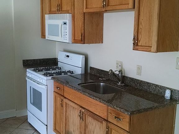 2nd image of 501 Michigan Blvd APT 33