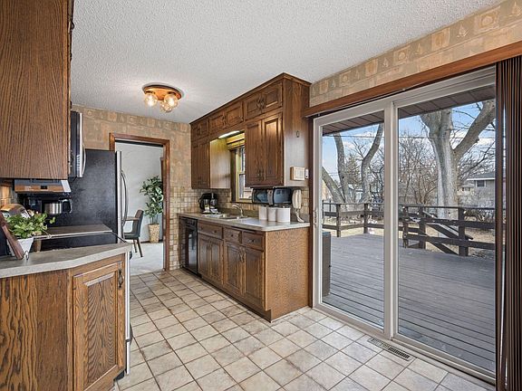 2nd image of 5526 Unity Ave N