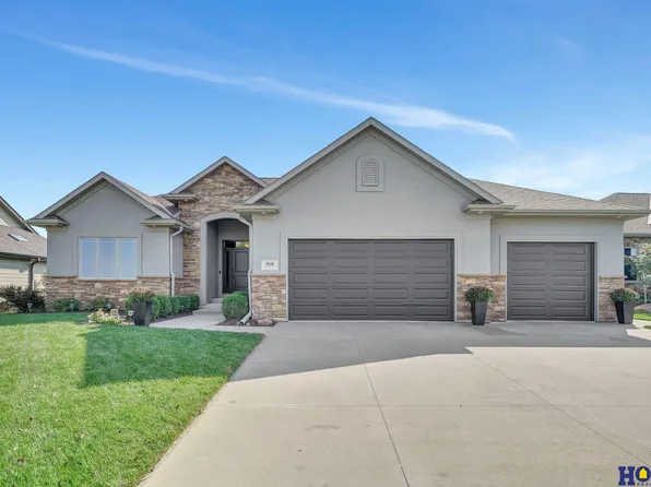 7410 Hidden Valley Dr, Lincoln, NE 68526