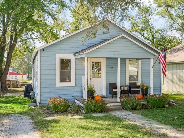 320 E 5th St, Tonganoxie, KS 66086