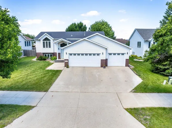 152 17th Ave W, West Fargo, ND 58078