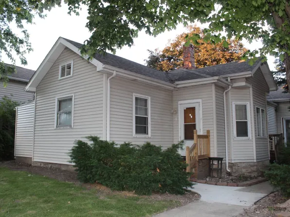 809 Calhoun St #B, Peru, IL 61354