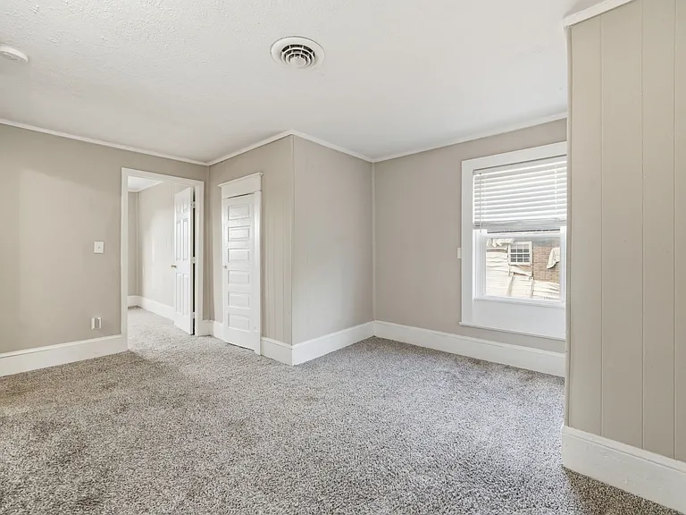 118 Wilson Ave — Photo 15
