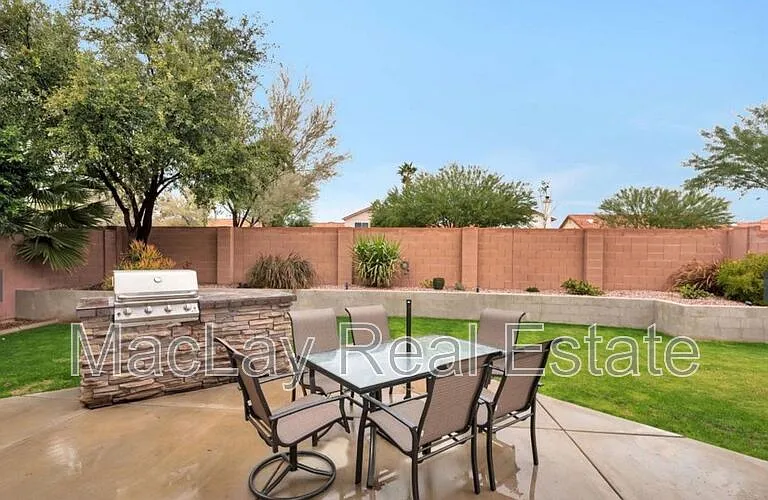 4206 E Redwood Ln — Photo 6