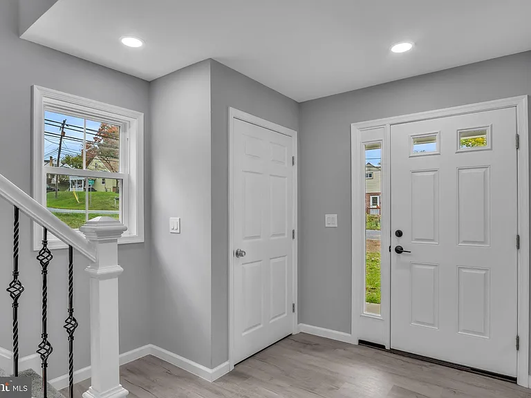 1500 Embassy Dr #A — Photo 2