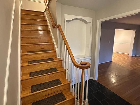 2nd image of 10336 Burnside Dr