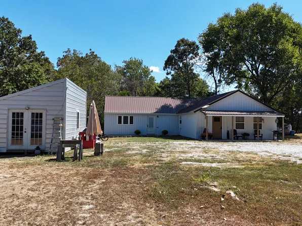 279 Castlegate Drive, Seymour, MO 65746