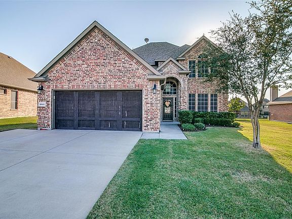 3rd image of 2612 Sabine Cir