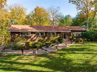 17 Trescott Path, Northport, NY 11768