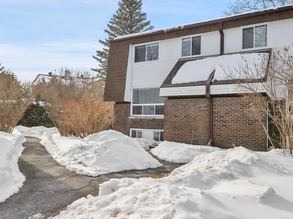 8 D Lovell Ln, Ottawa, ON K2H 9B6