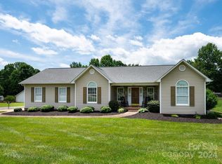 3811 River Rd, Hickory, NC 28602