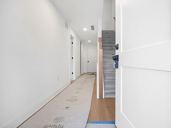 5th image of 1242 Oxley Rd