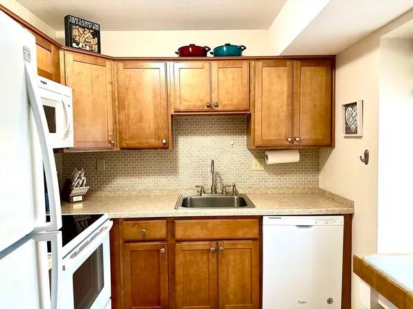 270 Nassau Dr #270, Springfield, MA 01129