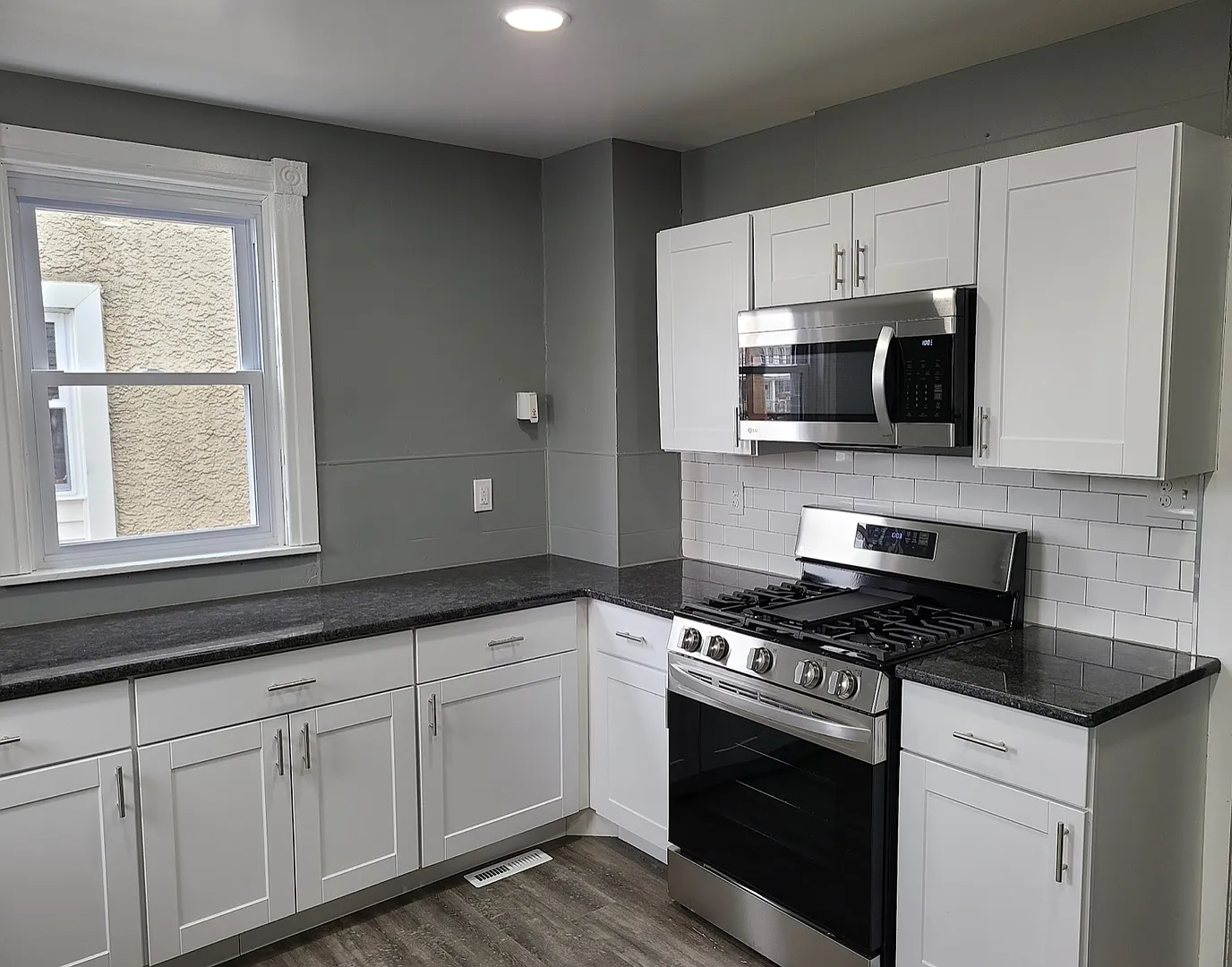 Twin home with updated kitchen, washer/dry on first floor, private back yard and porch. — Photo 2