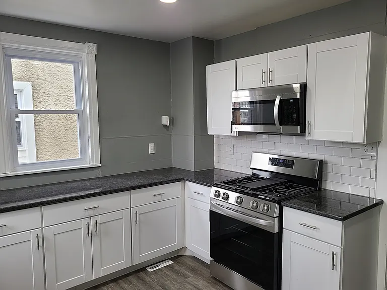 113 White Ave — Photo 2