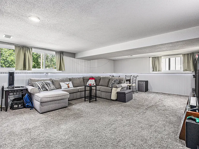 6704 Lakeshore Dr — Photo 27