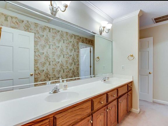 Jack n Jill Bathroom - Upstairs