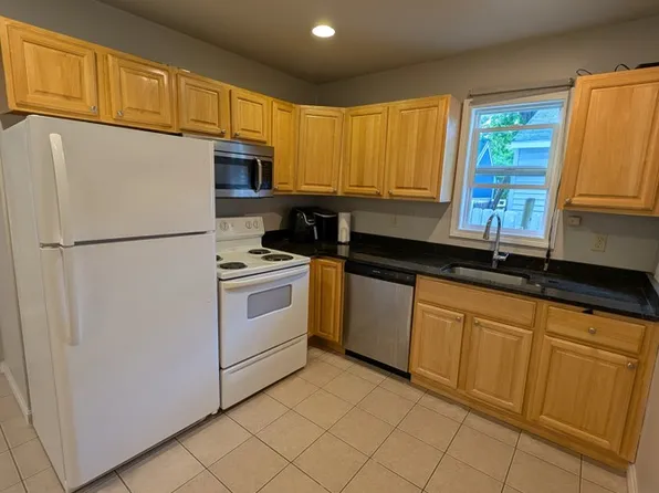 3 Barton St #3, Taunton, MA 02780