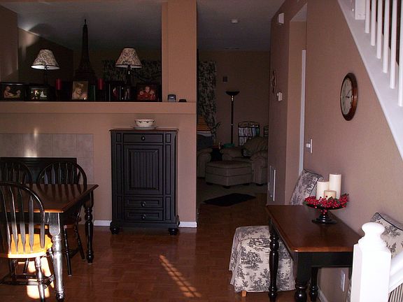 2 story foyer/dining rm