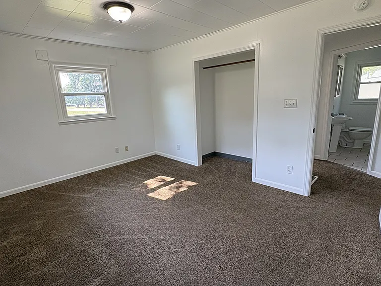602 E Railroad St — Photo 12