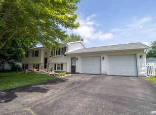 857 W Sunnyview Ave, Knoxville, IL 61448