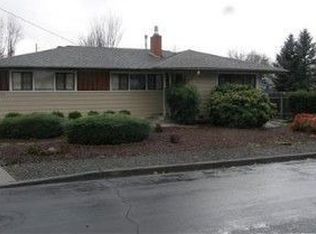 821 NE Clyde Pl, Grants Pass, OR 97526