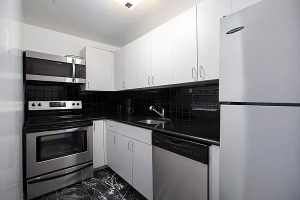 Rented by Global Realty Opportunities | media 27