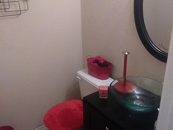 3rd image of 534 Diana Dr