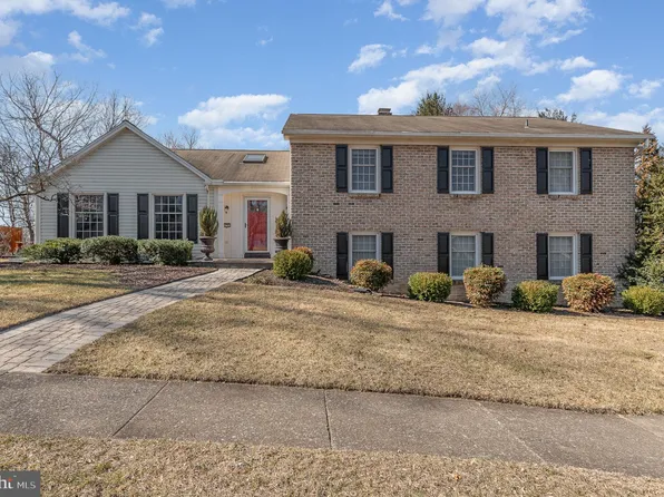 474 Woodcrest Dr, Mechanicsburg, PA 17050